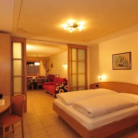 Plan De Corones Aparthotel 3*